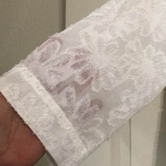 Unique white button up top size M - Picture 2 of 10